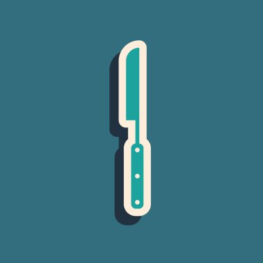 Mavi arka planda yeşil barbekü bıçağı ikonu var. Mutfak bıçağı ikonu. Barbekü bıçağı işareti. Barbekü ve ızgara aleti. Uzun gölge tarzı. Vektör İllüstrasyonu