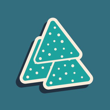 Mavi arkaplanda yeşil cips simgesi izole edildi. Tortilla cipsi veya nachos tortilla. Geleneksel Meksika fast food 'u. Uzun gölge tarzı. Vektör İllüstrasyonu