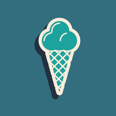Mavi arka planda izole edilmiş waffle külahlı yeşil dondurma. Güzel sembol. Uzun gölge tarzı. Vektör İllüstrasyonu