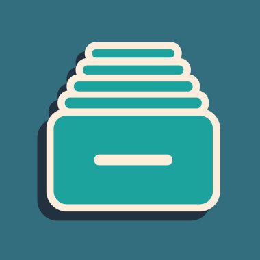 Mavi arkaplanda belge simgesi olan yeşil çekmece. Arşiv çekmecesi. Dosya dolabı çekmecesi. Ofis mobilyası. Uzun gölge tarzı. Vektör İllüstrasyonu