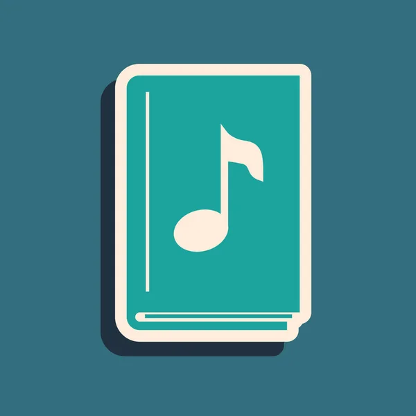 Grön ljudbok ikon isolerad på blå bakgrund. Musiknotering med bok. Ljudvägvisare. Online lärande koncept. Lång skuggstil. Vektor Illustration — Stock vektor