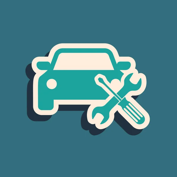 Groene auto met schroevendraaier en moersleutel pictogram geïsoleerd op blauwe achtergrond. Aanpassen, service, instelling, onderhoud, reparatie, vaststelling. Lange schaduw stijl. Vector Illustratie — Stockvector