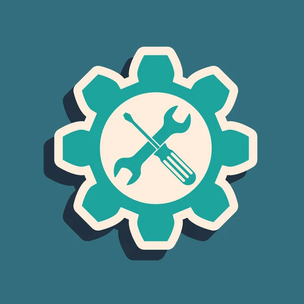 Green Maintenance symbol - klíč a šroubovák v ozubeném kole ikony izolované na modrém pozadí. Symbol servisního nástroje. Dlouhý stínový styl. Vektorová ilustrace — Stockový vektor