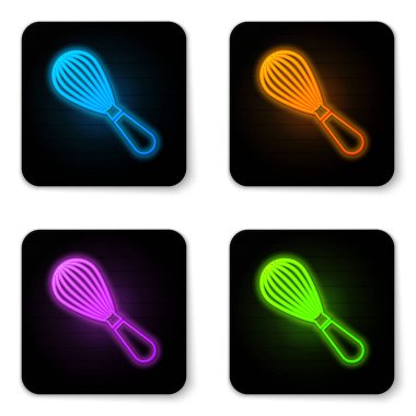 Parlayan neon mutfak çırpıcı simgesi beyaz arkaplanda izole edildi. Mutfak aletleri, yumurta çırpıcı. Çatal bıçak seti. Yemek karışımı sembolü. Siyah kare düğme. Vektör İllüstrasyonu