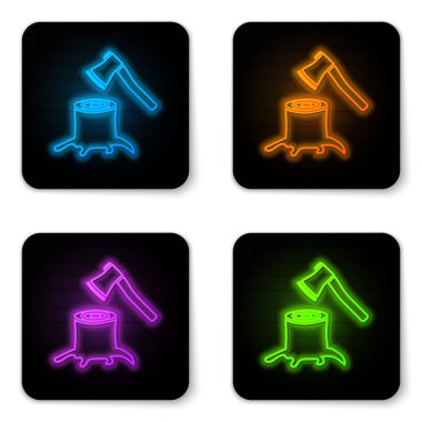 Beyaz arka planda izole edilmiş kütük simgesinde parlayan neon ahşap balta. Oduncu baltası. Balta tahtaya saplanmış. Siyah kare düğme. Vektör İllüstrasyonu