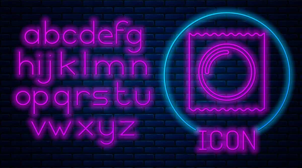 Leuchtendes Neon-Kondom in verpackungssicherem Sex-Symbol isoliert auf Ziegelwand-Hintergrund. Ein sicheres Liebessymbol. Verhütungsmethode für Männer. Neonlicht-Alphabet. Vektorillustration — Stockvektor