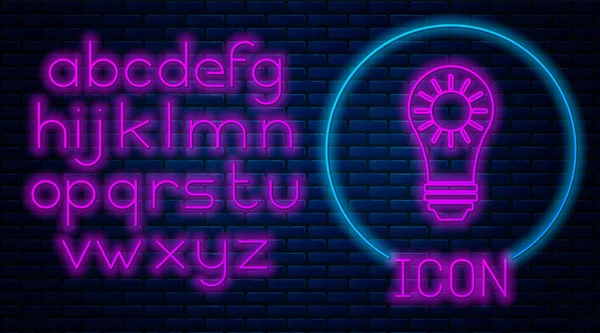 Ícone de painel de energia solar de néon brilhante isolado no fundo da parede de tijolo. Sol e lâmpada. Alfabeto claro de néon. Ilustração vetorial — Vetor de Stock