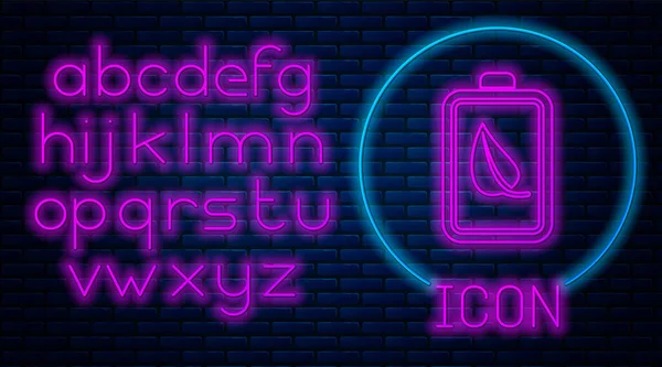 Leuchtende Neon-Öko-Natur-Blatt und Batterie-Symbol isoliert auf Backsteinwand Hintergrund. Energie basierend auf ökologischem Sparkonzept. Neonlicht-Alphabet. Vektorillustration — Stockvektor