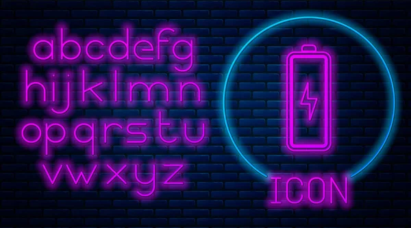 Gloeiende neon batterijpictogram geïsoleerd op bakstenen muur achtergrond. Bliksemschicht symbool. Neon licht alfabet. Vector illustratie — Stockvector