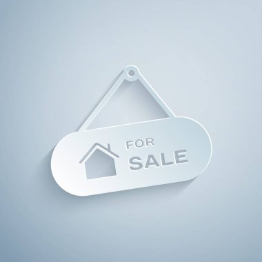 Gri arkaplanda Satılık simgesiyle kağıt kesimi asma işareti. Satılık mesajlı pano. Kağıt sanatı tarzı. Vektör İllüstrasyonu