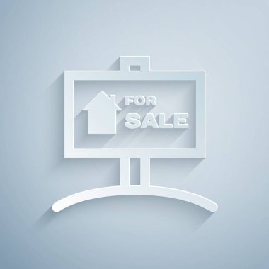 Gri arkaplanda Satılık simgesiyle kağıt kesimi asma işareti. Satılık mesajlı pano. Kağıt sanatı tarzı. Vektör İllüstrasyonu