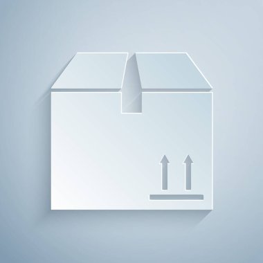 Kağıt kesiği, gri arkaplanda izole edilmiş trafik sembolü simgesi olan karton kutu. Kutu, paket, paket işareti. Teslimat, ulaşım ve nakliye. Kağıt sanatı tarzı. Vektör İllüstrasyonu