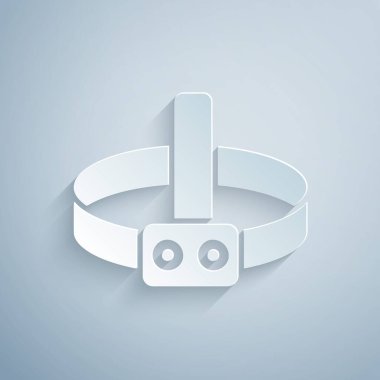 Kağıt kesiği El feneri simgesi gri arkaplanda izole edildi. Turist el feneri. Kamp lambası. Kağıt sanatı tarzı. Vektör İllüstrasyonu