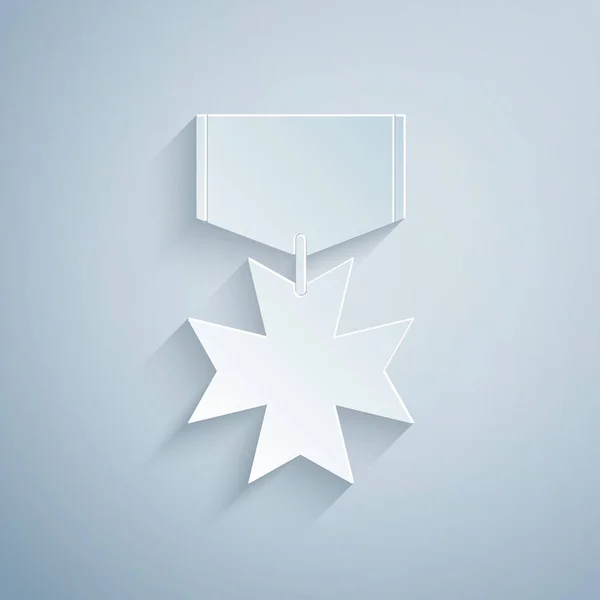Паперовий виріз Військова медаль нагородження ізольована на сірому фоні. Знак армії. Стиль паперового мистецтва. Векторна ілюстрація — стоковий вектор