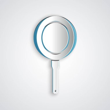 Kağıt kesiği tava simgesi gri arkaplanda izole edilmiş. Kızartma veya kızartma gıda sembolü. Kağıt sanatı tarzı. Vektör İllüstrasyonu