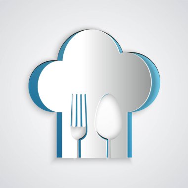 Kağıt kesiği aşçı şapkası. Gri arka planda ayrık çatal ve kaşık ikonu var. Aşçılık sembolü. Restoran menüsü. Aşçı şapkası. Kağıt sanatı tarzı. Vektör İllüstrasyonu