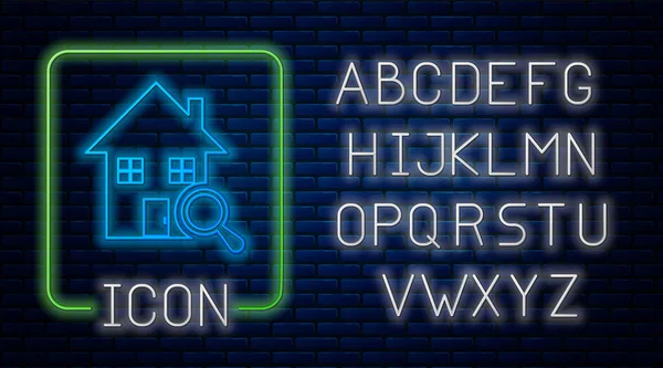 Leuchtende Neon-Suchhaus-Symbol isoliert auf Backstein-Wand-Hintergrund. Immobiliensymbol eines Hauses unter der Lupe. Neonlicht-Alphabet. Vektorillustration — Stockvektor