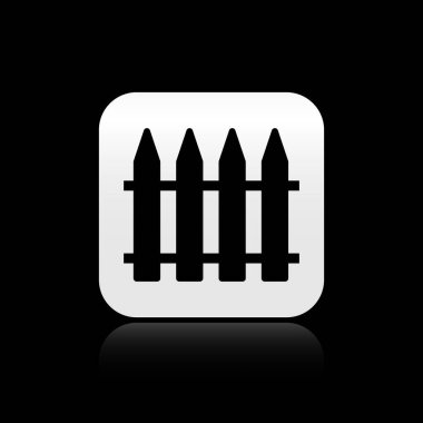 Siyah arka planda izole edilmiş Kara Bahçe çitleri ahşap ikonu. Gümüş kare düğme. Vektör İllüstrasyonu