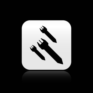 Siyah arkaplanda siyah roket simgesi izole edildi. Gümüş kare düğme. Vektör İllüstrasyonu