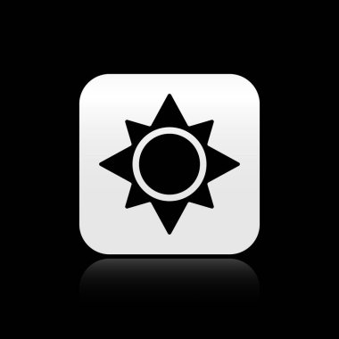 Siyah arka planda yalıtılmış Siyah Güneş simgesi. Gümüş kare düğme. Vektör İllüstrasyonu