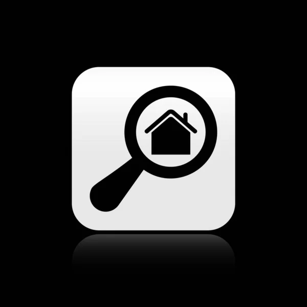 Black Search ícone da casa isolado no fundo preto. Símbolo imobiliário de uma casa sob lupa. Botão quadrado de prata. Ilustração vetorial —  Vetores de Stock