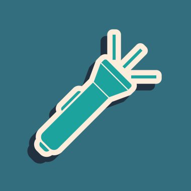 Mavi arkaplanda yeşil el feneri simgesi izole edildi. Uzun gölge tarzı. Vektör İllüstrasyonu