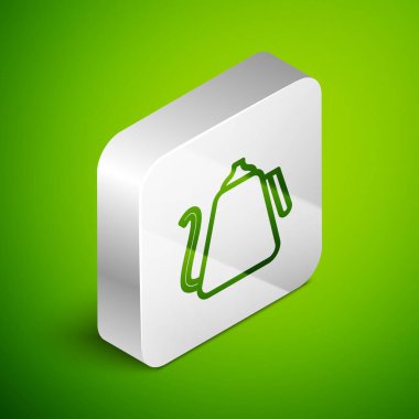 Yeşil arkaplanda ikonu olan Isometric Line Kettle. Çaydanlık ikonu. Gümüş kare düğme. Vektör İllüstrasyonu