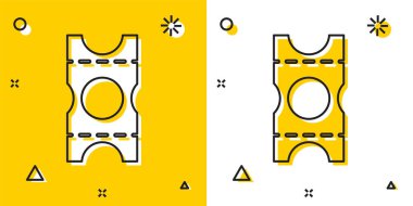 Sarı ve beyaz arka planda siyah kupon simgesi izole edildi. Boş alışveriş indirimi etiketi. Şablon indirimli afiş. Rastgele dinamik şekiller. Vektör İllüstrasyonu