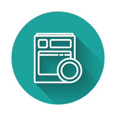 Mutfak bulaşık makinesi simgesi uzun gölgeli izole edilmiş. Yeşil daire düğmesi. Vektör İllüstrasyonu