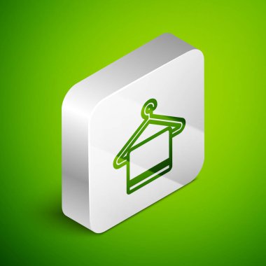 Yeşil arka planda izole edilmiş bir askı simgesi üzerindeki Isometric hattı havlusu. Banyo havlusu ikonu. Gümüş kare düğme. Vektör İllüstrasyonu