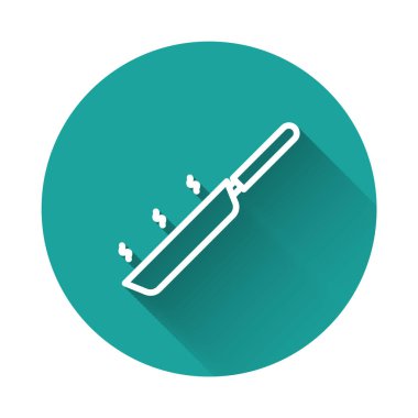 Beyaz çizgi tava simgesi uzun gölgeli izole edilmiş. Kızartma veya kızartma gıda sembolü. Yeşil daire düğmesi. Vektör İllüstrasyonu