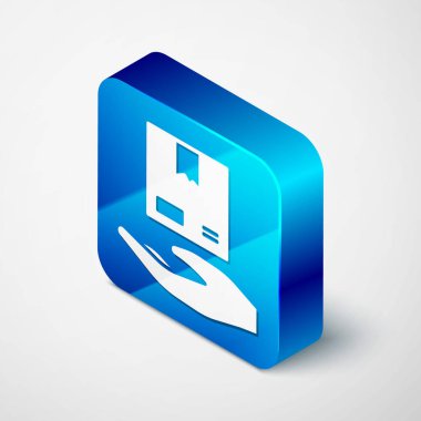 Gri arkaplanda izole edilmiş karton kutu simgesiyle Isometric Delivery Hand. Kuryeyle kapı kapı dolaşacağız. Mavi kare düğme. Vektör İllüstrasyonu