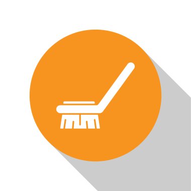 Temizlik simgesi için beyaz fırça beyaz arkaplanda izole edildi. Temizlik hizmeti konsepti. Turuncu daire düğmesi. Vektör İllüstrasyonu