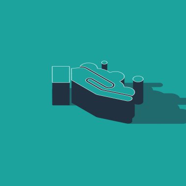 Yeşil arka planda izole edilmiş sabun ikonu ile ellerini yıkayan Isometric. Virüs ve bakterileri önlemek için ellerini sabunla yıkıyorsun. Vektör İllüstrasyonu