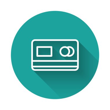 Beyaz çizgi kredi kartı simgesi uzun gölgede izole edildi. Çevrimiçi ödeme. Nakit çekilmesi. Finansal operasyonlar. Alışveriş tabelası. Yeşil daire düğmesi. Vektör İllüstrasyonu