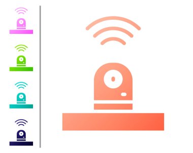 Coral Smart güvenlik kamerası simgesi beyaz arkaplanda izole edildi. İnternet kavramının kablosuz bağlantısı. Renk simgelerini ayarla. Vektör.