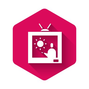 Beyaz Hava tahminleri ikonu uzun gölgeli izole edildi. Pembe altıgen düğmesi. Vektör İllüstrasyonu.