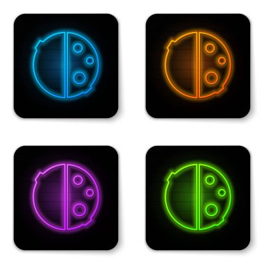 Parlayan neon tutulması beyaz arkaplanda izole edilmiş güneş ikonu. Tam sonar tutulması. Siyah kare düğme. Vektör İllüstrasyonu.