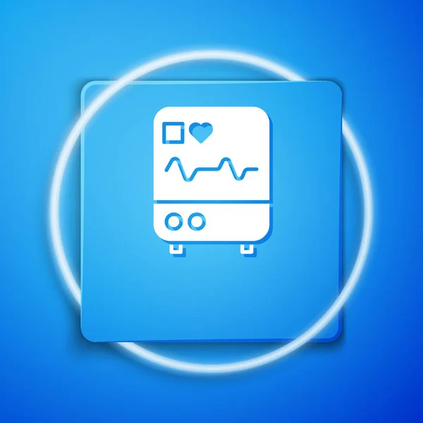 Monitor Ordenador Blanco Con Icono Cardiograma Aislado Sobre Fondo Azul — Vector de stock