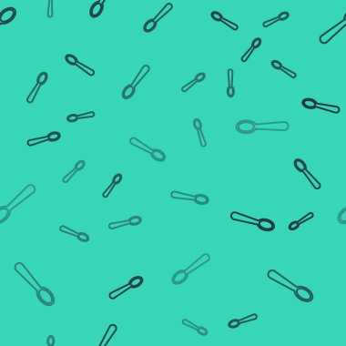 Siyah çizgi tek kullanımlık plastik kaşık ikonu yeşil arka planda izole edilmiş pürüzsüz desen. Vektör İllüstrasyonu.