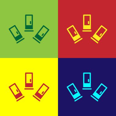 Pop Art Cartridges simgesi renk arkaplanında izole edildi. Av tüfeği av tüfeği fişeği. Tüfek mermisi ikonu. Vektör.