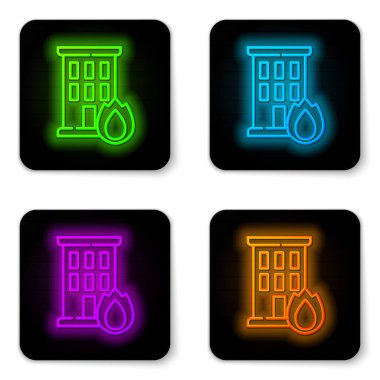 Yanan ev simgesinde parlayan neon hattı yangını beyaz arka planda izole edildi. Sigorta konsepti. Güvenlik, güvenlik, koruma, konsept koruma. Siyah kare düğme. Vektör..