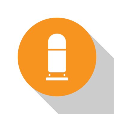 Beyaz Mermi simgesi beyaz arkaplanda izole edildi. Turuncu daire düğmesi. Vektör.