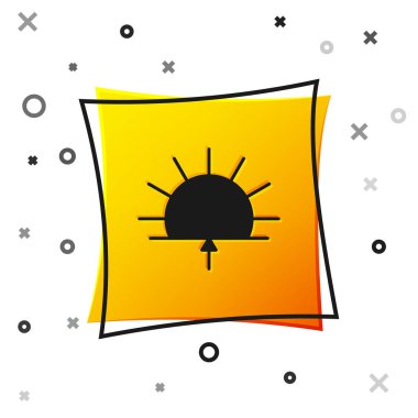 Siyah Gündoğumu simgesi beyaz arkaplanda izole edildi. Sarı kare düğme. Vektör İllüstrasyonu.