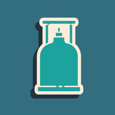 Yeşil Kamp gaz sobası ikonu yeşil arka planda izole edildi. Taşınabilir gaz ocağı. Yürüyüş, kamp malzemeleri. Uzun gölge tarzı. Vektör İllüstrasyonu.