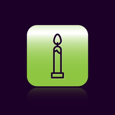 Siyah çizgi yanan mum simgesi siyah arkaplanda izole edildi. Silindirik mum çubuğu ve yanan ateş. Yeşil kare düğmesi. Vektör İllüstrasyonu.
