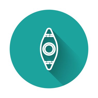 Beyaz çizgi kano ve kürek ikonu uzun gölgeli izole edilmiş. Balıkçılık ve turizm için kano. Açık hava aktiviteleri. Yeşil daire düğmesi. Vektör İllüstrasyonu.