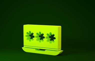 Yeşil arkaplanda sarı dizüstü bilgisayar ve parola bildirim simgesi izole edildi. Güvenlik, kişisel erişim, kullanıcı yetkisi, giriş formu. Minimalizm kavramı. 3d illüstrasyon 3B canlandırma