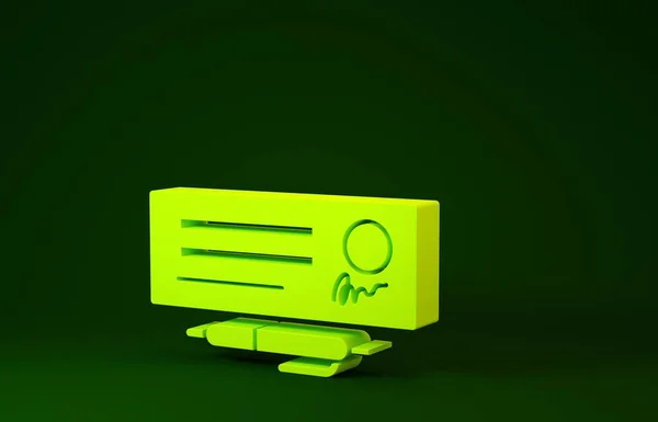 Modelo em branco amarelo do ícone de verificação bancária e caneta isolado no fundo verde. Página de cheque do livro de cheques com campos vazios para preencher. Conceito de minimalismo. 3D ilustração 3D render — Fotografia de Stock