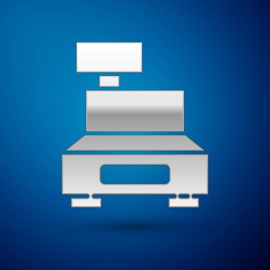 Mavi arka planda izole edilmiş bir çek simgesi olan gümüş kasa makinesi. Kasiyer tabelası. Tabut sembolü. Vektör İllüstrasyonu.